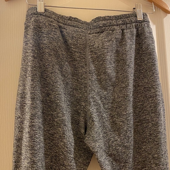 Vuori Performance Joggers for Women - Picture 7 of 11